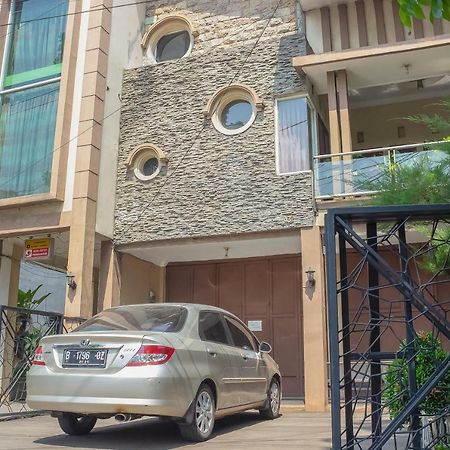 فندق ريد دورز سيارياه بالقرب من باسار مودرن سيكوبو كراوانغ المظهر الخارجي الصورة
